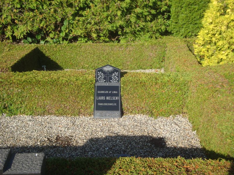 Laurs Nielsen's familiegravsted.JPG